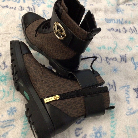 Boots - Picture 4 of 8